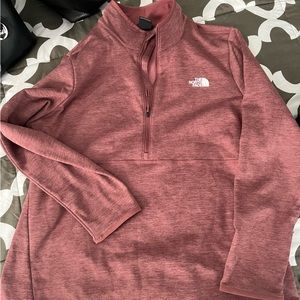 Th Northface pullover